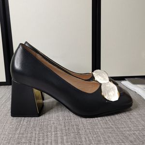 Belle scarpe eleganti di moda Summer Designer Women Sandals Metal Decorative Leather Temperament Work Office Comfort Office Teli