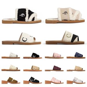 2022 Ny Woody Mule Winter Slipper Furry Snow Inomhus Sandaler Kvinnliga damer berömda fluffiga tofflor Slides Triple Pink White Black Khaki Brown Fur Sandales Sandalies