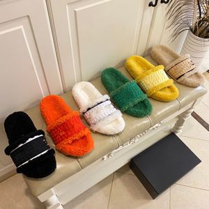 2023 Embroidery Letter Slippers Designer Winter lamb Wool Slipper 35-42 Womens Fur Fluffy Comfortable Warm Outdoor Flat Bottom Casual Ladies Sandal