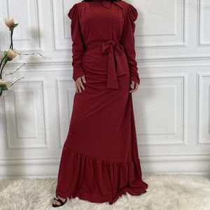 Etnisk kläder Muslimsk kvinnas klänning Mellanöstern Fashion Women's Pleated Long Oregelbundna hem Dubai Abaya Belt Donsignet