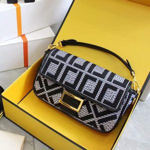 Bolsa de designer Bolsa de bolsa Classic Padrão versátil Retro Baguete Sacos Retangular Oblíqua Carteira Faixa Fringe Bolho de ombro Pochette Pochette