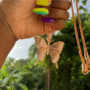 Collane con ciondolo Collana con zirconi a forma di farfalla con ciondolo lucido di grandi dimensioni per donna Uomo Gioielli da regalo estetici rock hip-hop cubani di Miami