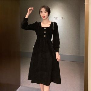 カジュアルドレスヴィンテージコーデュロイの女性ドレスブラックスプリング秋のボタンスクエアカラーレミス服ロングスリーブファッション