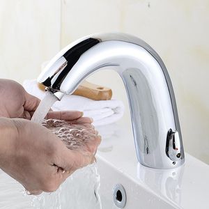Badrumsvaskar kranar bass￤ngsensor automatisk infrar￶d kran Touchless induktiv elektrisk d￤ck toalett tv￤ttblandare vatten kran 8906