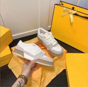 Freizeitschuhe Herren Sneakers Low-Top-Schuhe Stoßstangen Kompaktes Design Weißes Wildleder Luxuriöser Vintage-atmungsaktiver Stretch-Sneaker