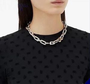 Titanium Steel Great B Letter Pendant Choker Halsband Tjocka kedjearmband Fashion Personlighet Kvinnors ￶verdrivna robusta stil￶rh￤ngen MFGFL