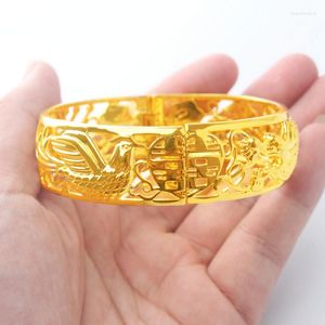 Armreif Mode 24K Gold Farbe 60MM große Armbänder russische Runway seitlich geschnitzt für Männer Frauen Verkauf Damenschmuck
