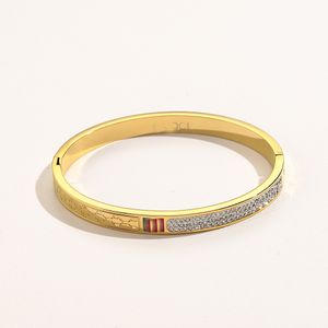 Europa América Moda Estilo Pulseiras Femininas Bracelete Designer Marca Carta Pulseira Strass Cristal Banhado a Ouro 18K Aço Inoxidável Casamento Amantes Jóias Presente