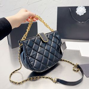 22c Sagas de sela feminina Bolsas de pulsa￧￣o cl￡ssica C Chain Tool Totes God Metal Matelasse Chainbody ombro Bolsas de ombro preto cinza bolsa de couro real 23x16cm