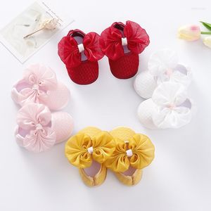 Första Walkers Summer Baby Girls Retro Toddlers Prewalkers Flower Footwear Shoes Spädbarn Mjuk botten 0-18m Anti-Slip Toddler