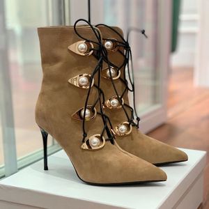 Saplamalar Süslenmiş Kadınlar Giyin Ayak Bileği Botları 23SS Sinlu Ayak Tip Süet Savaş Bot Yürüyüş Pist Kızlar Günlük Moafers patik Dantel Up Stiletto Heels Martin Sneakers