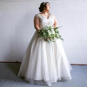 Stylish Plus Size Wedding Dresses Pleated Bridal Gowns V Neckline Custom Made Satin Floor Length Vestido De Novia