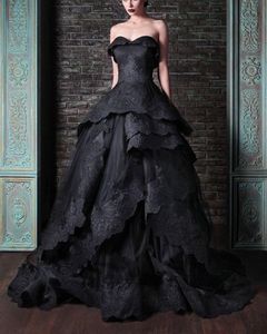 2023 Stripless Black Gothic Wedding Dress Tiers A-Line golvlängd brudklänningar spetsar applikationer tillbaka snörning plus storlek vintage vestidos de novia