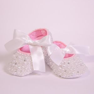 First Walkers Dollbling Princess Little Girls Baby Shoes Lace Up Ribbon White Perle fatte a mano personalizzate Battesimo Infant Prewalker