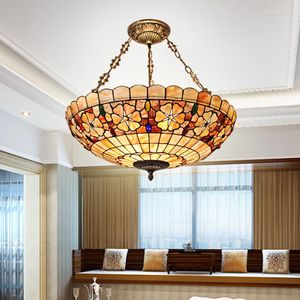 Lampy wiszące w stylu europejskim oświetlenie retro atmosfera w salonie kawiarnia wiszą