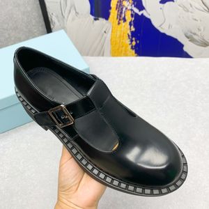 디자이너 소프트 소 가죽 로퍼 신발 신발 HN Loafer Mule 형식 운동화 평평한 바닥은 뾰족한 발가락 검은 스웨이드 특허 가죽 리벳 원본 상자 크기 38-46으로 반짝입니다.