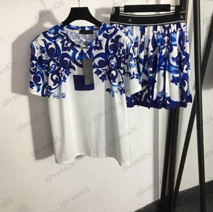 Verão Track Suit Two Piece Set Jogger Sweatsuit Logo Impresso Camiseta Tops Fita Elástica Cintura Alta Vestido Curto Designer Tracksuit Womens Clothes