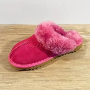 Hot Sell Aus Classic Warm Cotton Slippers Män och kvinnors tofflor Korta stövlar Kvinnor Stövlar Snöskor Designer LNDOOR BOMULL STIPERS LÄD