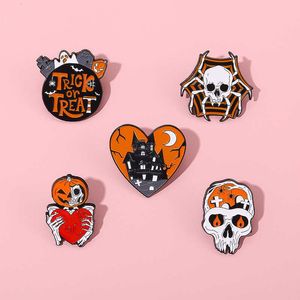 Distintivo in metallo di Halloween Spilla con teschio di ragno Accessori per costume Love English Horror Pumpkin Ghost Sciarpa Button