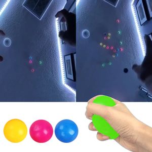 Decompression Toy 45 60mm Stick Wall Ball Glowing Fidget Squash Xmas Sticky Target Throw Stress Reliefer Regalo per bambini 221019