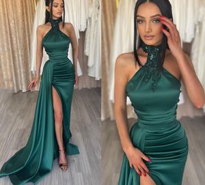2023 Sexy Mermaid Prom Dresses Emerald Green Halter Plus Size Arabic Crystal Beads Side Split Satin Evening Formal Party Dress