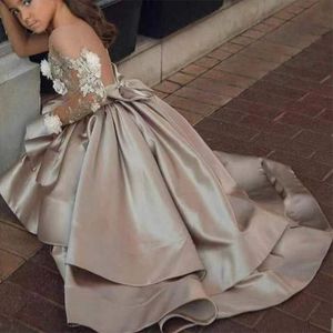 2023 Flower Girl Dresses Jewel Neck Ball Ball Gown Lace Appliques Pärlor med Bow Kids Girls Pageant Dress 3D Flowers Sweep Train Födelsedagsklänning Skräddarsydd
