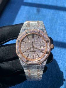 Orologio da uomo con zirconi cubici a glassa in oro rosa con numeri romani di diamanti misti in oro rosa con scatola