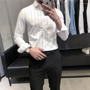 Mäns avslappnade skjortor 2022 Autumn Korean Fashion Button Down Shirt Men Design Brand Slim Fit Man Långärmad randig S-3XL