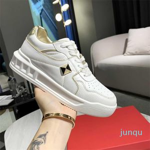 Famous Brand Brand Women's Casual Shoes Designer Fashion Luxury Leather Lace Up Sports Sports Sports planos para passeio ao ar livre Party Coach Party Party