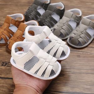 Sapatos de verão para bebês de primeira vez nascidos infantis meninos sandálias de cor sólida não deslizamento PU Couro respirável Criança respirável