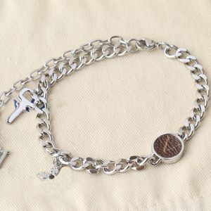 Armband Luxurys Designers Women Charms Armband Bokst￤ver Nycklar Design Fashion Jewelry With Armband Boutique Gift Jewelys Mycket bra