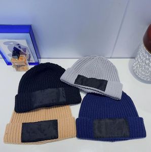Fashion Satin Wool Splice Geanie Hats Unisex Invierno de punto de invierno Diseñadores de gorros de calaveras para hombres Hip-Hop Gaiones Sports Gaille Letter Women's Woolen Gat.