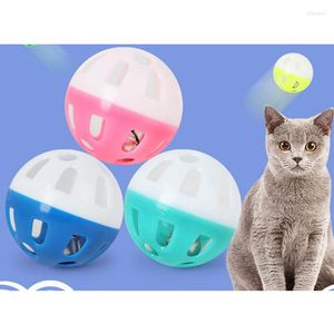 猫のおもちゃ1PCSペットオウムおもちゃバードホローベルボールのためのチューチエルチューファンケージ