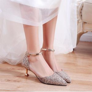 Flat Shoes Girls Princess Crystal Children High Heels Catwalk Kids демонстрируют кожаные скинки с блестками 5 см 5 см 5 см.