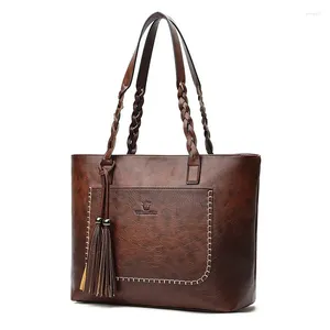 Duffel Bags Fashion Large Capacity Causal Shoulder For Women 2022 Pu Leather Fringe Purse Handbags Retro Tassel Shopper Travel