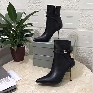 Luxury Designer Fashion Ankle Boots With lock Leather Winter Fall Martin Cowboy Leathers quilted Lace-up Winter Shoe Rubber lug sole