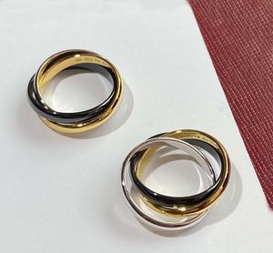 2024 V Gold Material Charm Band Ring med tre ringar Design och färger pläterade har boxstämpel PS7359A