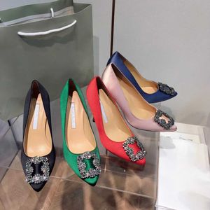 Principais saltos de qualidade de designer de luxo Sapatos femininos de fundo vermelho salto sexy dedos pontudos de 6,5 cm sapato de vestido