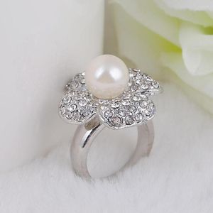 Fedi nuziali Moda Piena di strass Fiore Anello alla moda In lega di zinco Bianco K placcato Perla Bastoncini di fidanzamento per gioielli