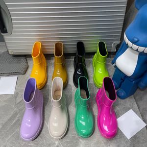 2022 Frauen Regen Gummistiefel Mode Sch￶nheit Jelly Schuhe Gummi -Sohle -Plattform wasserdichte Kn￶chelstiefel PVC Vamp mit Kiste