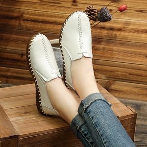 Zapatos de vestir otoño ancho ancho zapatos para mujeres genuinas ballet de cuero pisos blancos para mujeres conductores mocasines damas zapatos para huesos 221021