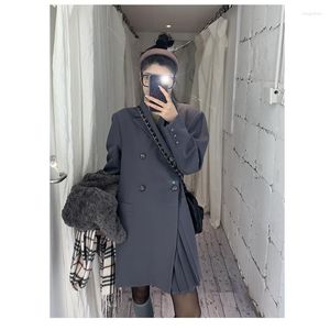 Trench da donna Abito plissettato Cappotto grigio Abiti da donna Moda lungo corto Cappotto autunnale Capispalla femminile vintage