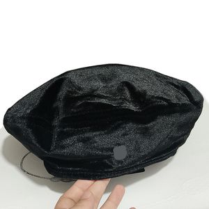 Классический дизайнер бархатный берет леди новая черная элегантная шляпа буква