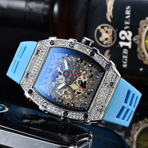 147 Novo Fire Flower Quartz Watch Men Stainless Design Male Wrist Man Sports Classic amarelo Rubber Upwrist Diamond Watchwatch