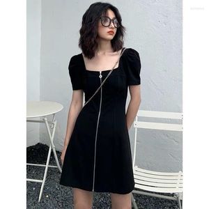 Vestidos de festa zíper de verão na cintura alta fina de manga curta A linha simples cor sólida cor preta mulher temperamento moda férias coctail vestido