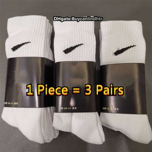 Mens socks Wholesale Sell All-match Classic black white Women Men Top Quality Breathable Cotton mixing Football basketball Sports Ankle sock V0A6