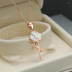 Anhänger Halsketten Klassische weibliche weiße Opal Halskette Nette Rose Gold Farbe Kette Trendy Braut Blume Hochzeit für Frauen