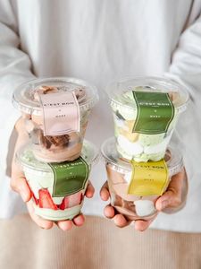 おいしいカップケーキや匂いのケーキの匂いのある使い捨ての箱透明なプラスチックは、ケーキを取ることのさまざまなサイズの使用