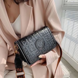 Mini jeansowa torba pachna Messenger Torebka niebieska łańcuch crossbody torebka ramię na płótnie dno sprzętowe litery klamry klamra dama zwykłe sprzęgło torebki