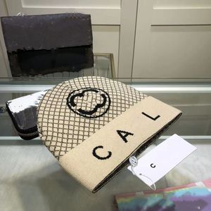 Marca de designer masculino gorro chapéu feminino outono e inverno nova carta bordado crânio malha hat2023